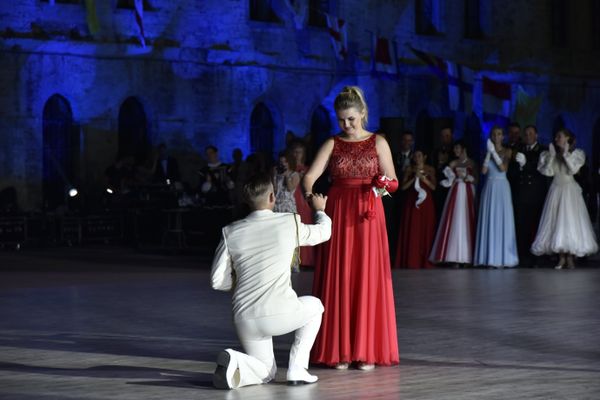 Большой севастопольский благотворительный Офицерский бал. Предложение руки и сердца Большой севастопольский благотворительный Офицерский бал. Предложение руки и сердца