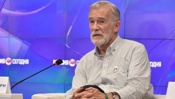 Политический активист, основатель организации ветеранов американской разведки Раймонд Беркли Макговерн на пресс-конференции в мультимедийном пресс-центре МИА Россия сегодня в Симферополе