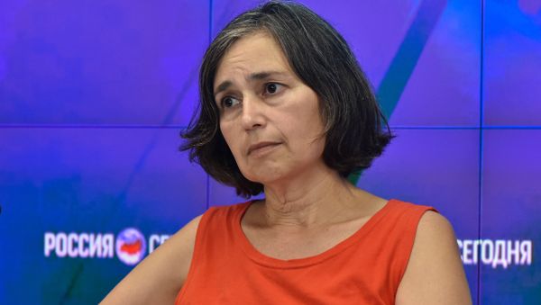 Экс-работник Госдепартамента США Элизабет Мюррей на пресс-конференции в мультимедийном пресс-центре МИА Россия сегодня в Симферополе