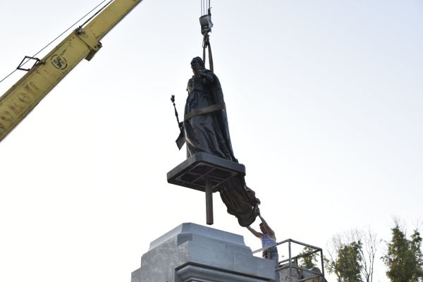 Монтаж памятника Екатерине II в Симферополе