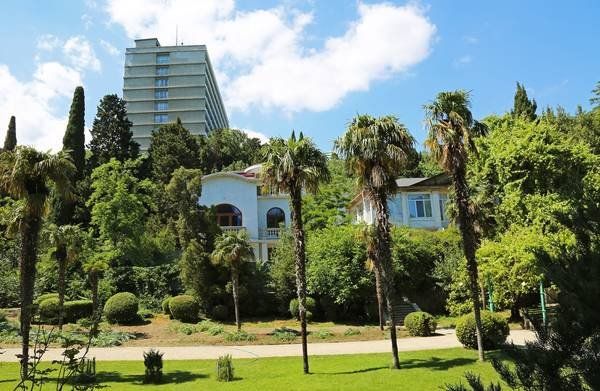 Застройка в Мисхорском парке (Ялта)