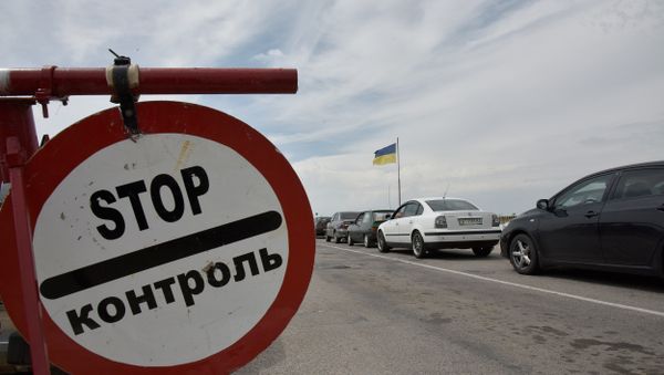 Пункт пропуска Джанкой на границе России и Украины