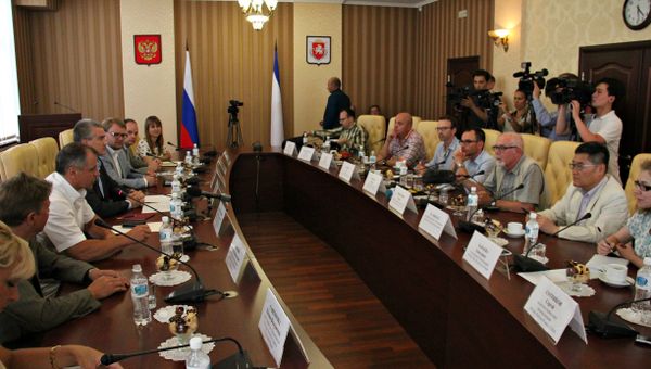 Встреча представителей власти Крыма с иностранными журналистами Встреча представителей власти Крыма с иностранными журналистами