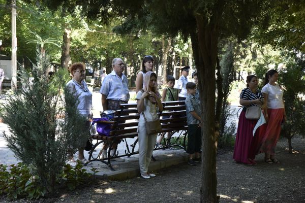 Молебен у закладного камня памятника Петру и Февронии Муромским в День семьи, любви и верности. Симферополь, 8 июля 2016 года.  