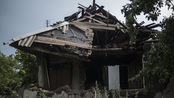Один из домов в Горловке, разрушенный в результате обстрела