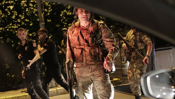 Полиция и военные на улицах Стамбула