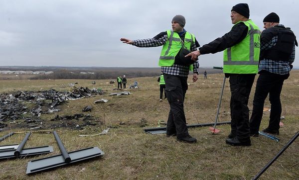 Голландские эксперты проводят работы на месте крушения малайзийского Boeing