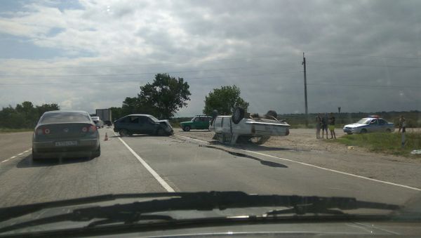 В Крыму Волга врезалась в Opel и перевернулась, водитель погиб