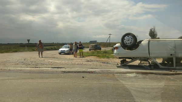 В Крыму Волга врезалась в Opel и перевернулась, водитель погиб