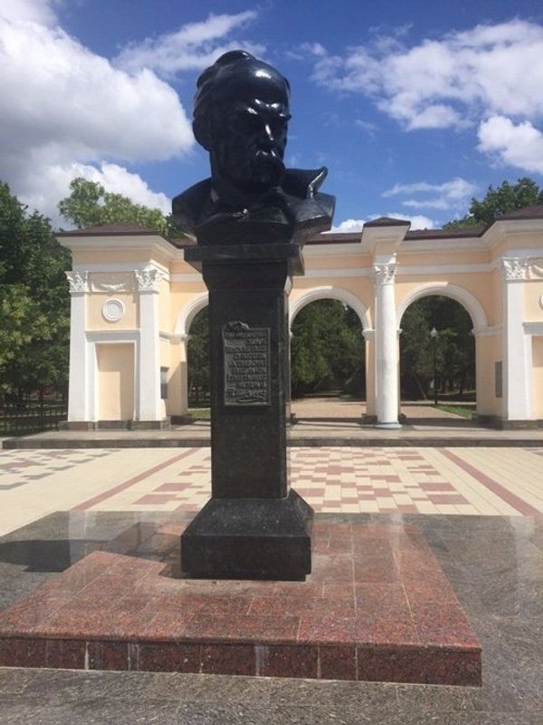 Памятник Тарасу Шевченко в Симферополе
