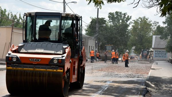 Ремонт дороги на улице Футболистов в Симферополе