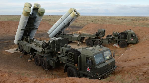 Зенитные ракетные системы С-400 Триумф. Архивное фото