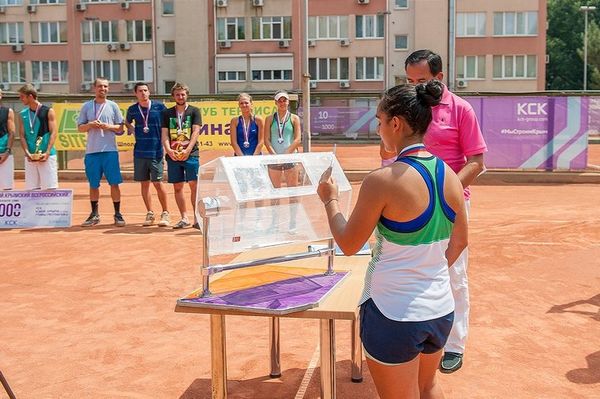 На закрытии крымского тенниса турнира КСК Кубок Крыма на призы Главы Республики разыграли 30% скидку на апартаменты в жилом комплексе Итальянская деревня в Крыму