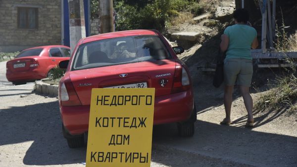 Объявление о сдаче жилья курортникам на дороге Симферополь – Алушта