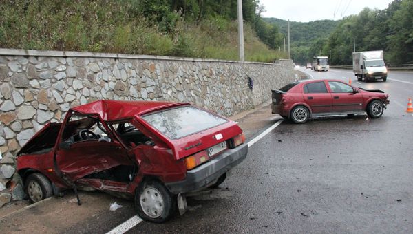 ДТП на Ялтинской трассе с участием автомобилей Таврия и Opel Astra ДТП на Ялтинской трассе с участием автомобилей Таврия и Opel Astra