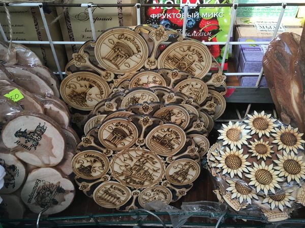 Крымские сувениры. Поделки из дерева