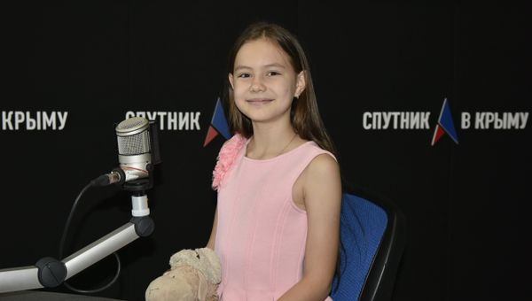 Призер международного конкурса Детская Новая волна - 2016 Маша Мирова (Россия) в студии радио Спутник в Крыму