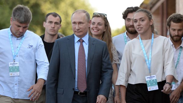 Посещение президентом РФ В. Путиным Всероссийского молодежного образовательного форума Таврида