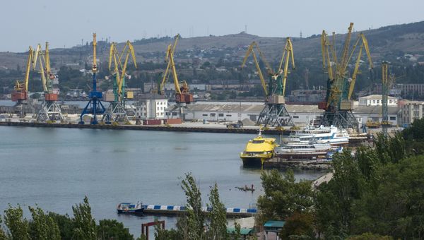 Морской порт Феодосии