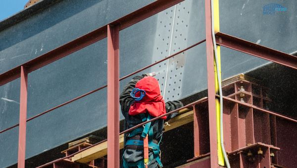 Строители приступили к сборке судоходных арок Крымского моста
