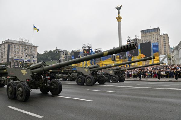 Военный парад по случаю 25-летней годовщины со Дня Независимости Военный парад по случаю 25-летней годовщины со Дня Независимости