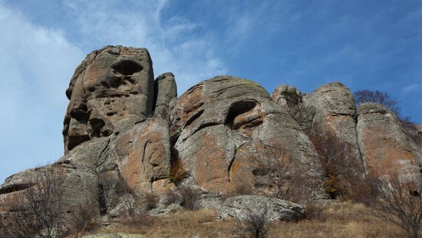 Скала Голова Екатерины над южным склоном горы Демерджи в Алуште