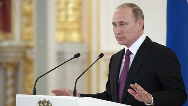 Президент России Владимир Путин выступает на встрече в Кремле с членами олимпийской сборной России. Архивное фото