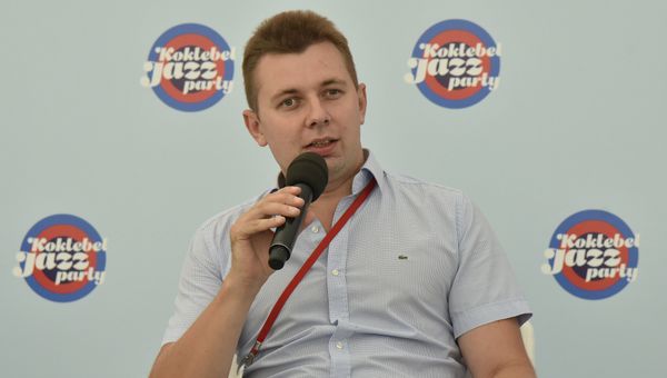 Участник биг-бэнда Тульской филармонии Олег Стариков на пресс-конференции, посвященной международному джазовому фестивалю Koktebel Jazz Party