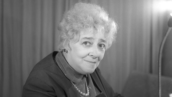 Советская актриса театра и кино, народная артистка СССР Фаина Раневская Советская актриса театра и кино, народная артистка СССР Фаина Раневская