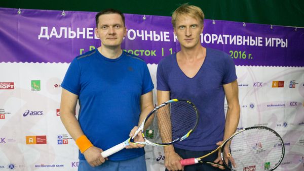 Президент Группы компаний КСК, вице-президент Федерации тенниса Республики Крым Николай Шалимов (на фото слева) и олимпийский призер, конькобежец Иван Скобрев (на фото справа) во время турнира на кубок Росконгресс Кубок ВЭФ 2016 Президент Группы компаний КСК, вице-президент Федерации тенниса Республики Крым Николай Шалимов (на фото слева) и олимпийский призер, конькобежец Иван Скобрев (на фото справа) во время турнира на кубок Росконгресс Кубок ВЭФ 2016