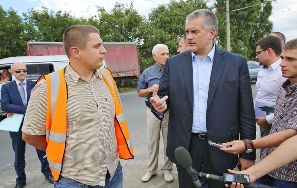 Глава Республики Крым Сергей Аксенов проинспектировал проведение ремонтных работ на дорогах Симферополя