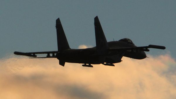 Полеты истребителей Су-27