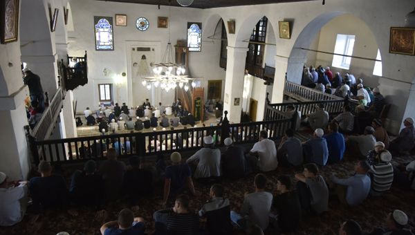 Намаз в честь праздника Курбан-байрам в Ханской мечети в Бахчисарае