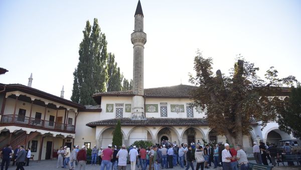 Намаз в честь праздника Курбан-байрам в Ханской мечети в Бахчисарае