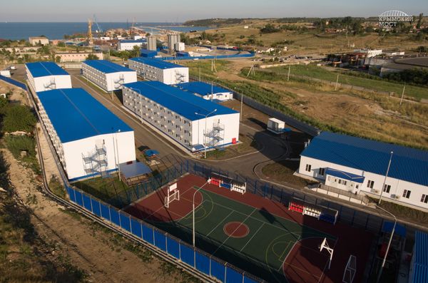 Рабочие завершили строительство временной инфраструктуры Крымского моста 