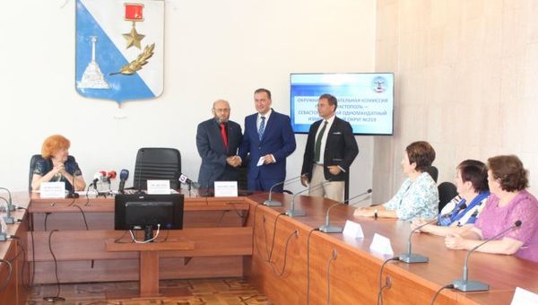 В Севастополе вручили удостоверение депутата Государственной Думы РФ Дмитрию Белику