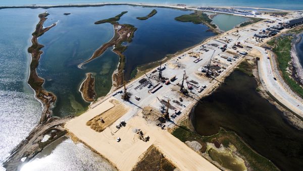 Строящийся участок дороги от трассы М-25 до Керченского пролива и будущей трассы Таврида Строящийся участок дороги от трассы М-25 до Керченского пролива и будущей трассы Таврида