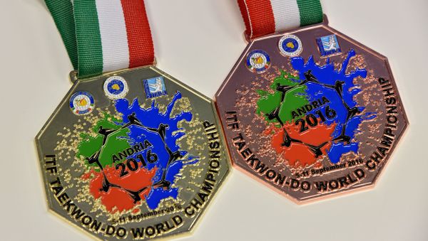 Медали крымского тхэквондиста Владимира Кима
