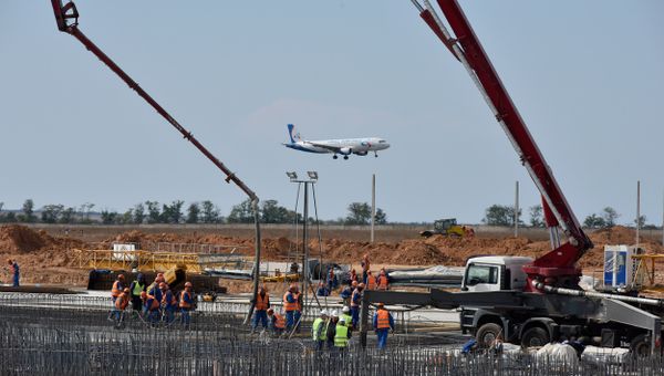 Строители приступили к заливке фундамента нового аэровокзального комплекса аэропорта Симферополь Строители приступили к заливке фундамента нового аэровокзального комплекса аэропорта Симферополь