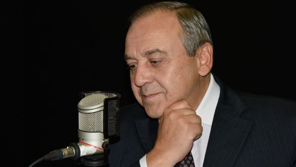 Вице-премьер правительства РК – постоянный представитель РК при президенте РФ Георгий Мурадов в радиостудии Спутник в Крыму