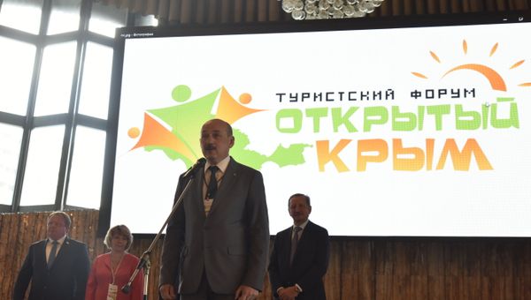 Министр курортов и туризма РК Сергей Стрельбицкий на открытии туристского форума Открытый Крым