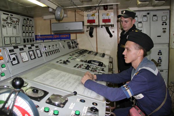 Большой десантный корабль Азов Черноморского флота 