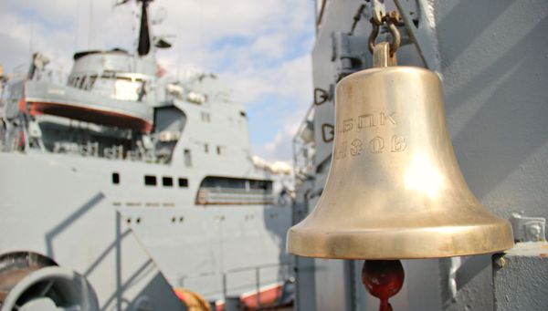 Большой десантный корабль Азов Черноморского флота