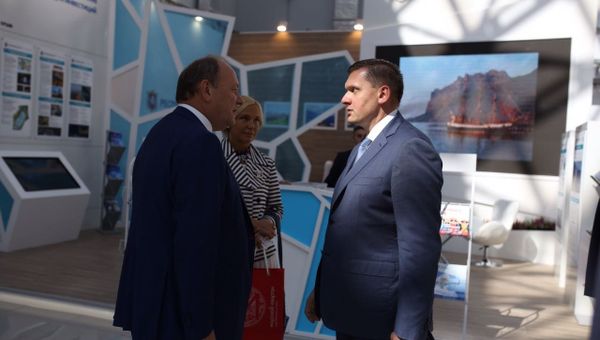 Президент Группы компаний КСК Николай Шалимов и начальник ФГУП ЦПО при Спецстрое России Сергей Быстров на Международном инвестиционном форуме Сочи-2016