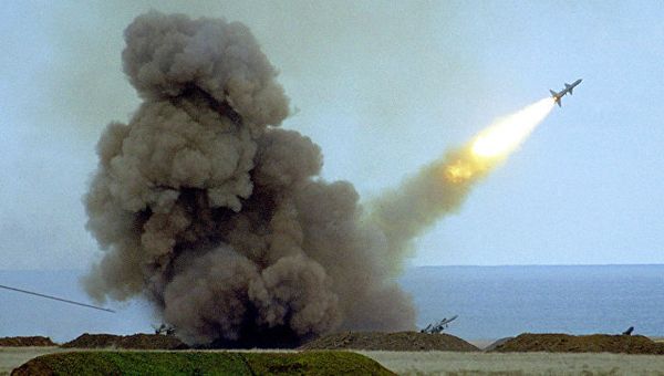 Пуск ракеты С-200 во время учений украинской армии