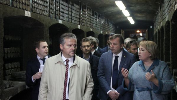 Члены итальянской делегации посетили винзавод Массандра