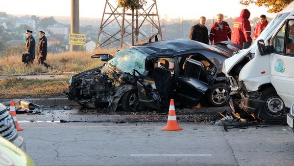 ДТП с участием маршрутного такси и легкового автомобиля Mazda в Севастополе