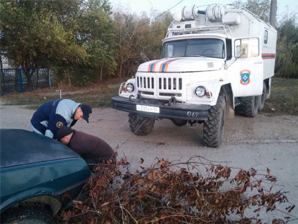 ВАЗ-2109 навис над обрывом в Приморском