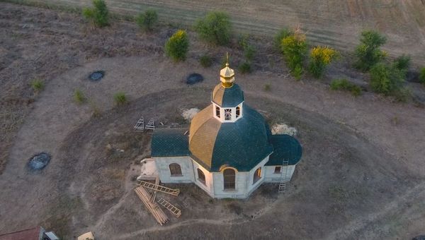 Строительство храма святителя Луки в селе Заветном близ Керчи Строительство храма святителя Луки в селе Заветном близ Керчи