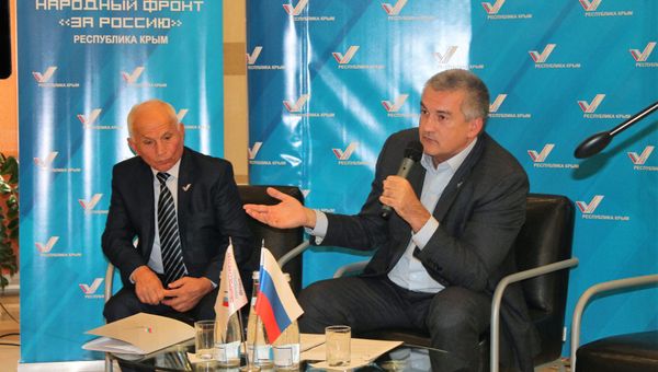 Конференция регионального отделения Общероссийского народного фронта в Крыму. Сопредседатель регионального штаба ОНФ, глава Крыма Сергей Аксенов (справа) и сопредседатель регионального штаба ОНФ, вице-президент Крымской федерации по греко-римской борьбе Рустем Казаков (слева) Конференция регионального отделения Общероссийского народного фронта в Крыму. Сопредседатель регионального штаба ОНФ, глава Крыма Сергей Аксенов (справа) и сопредседатель регионального штаба ОНФ, вице-президент Крымской федерации по греко-римской борьбе Рустем Казаков (слева)